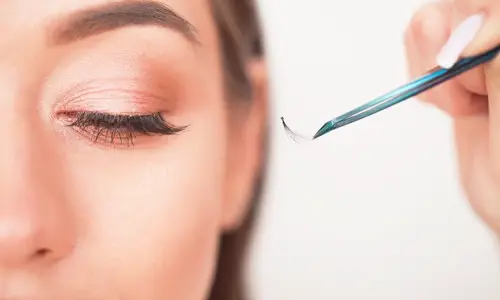 eyelash extention service